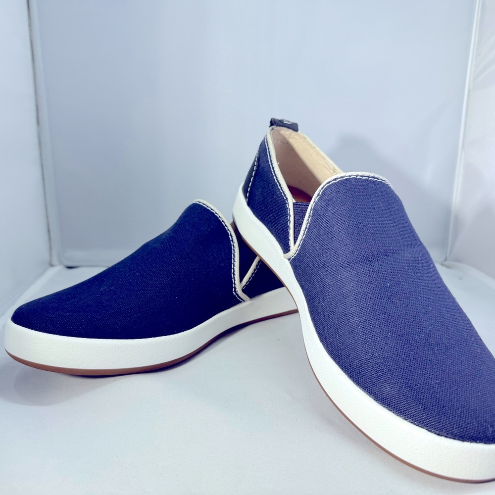 Kodiak Blairemore Slip-on sneaker Navy
Women’s size 7.5
